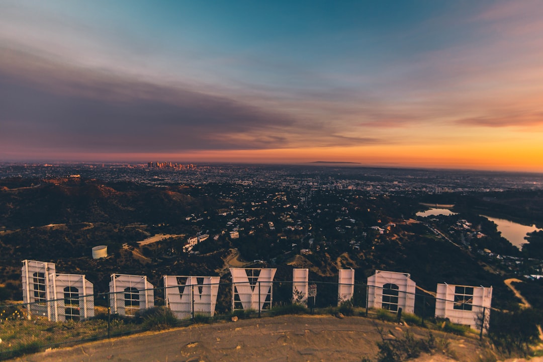 Best Time to Move in Los Angeles: Avoiding Traffic, Peak Season, and High Rates — LuxeMove