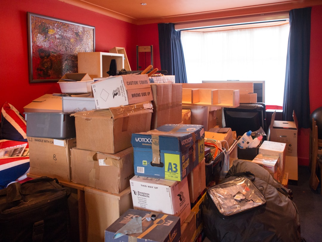 Decluttering Checklist Before a Move: What to Keep, Donate, and Toss — LuxeMove