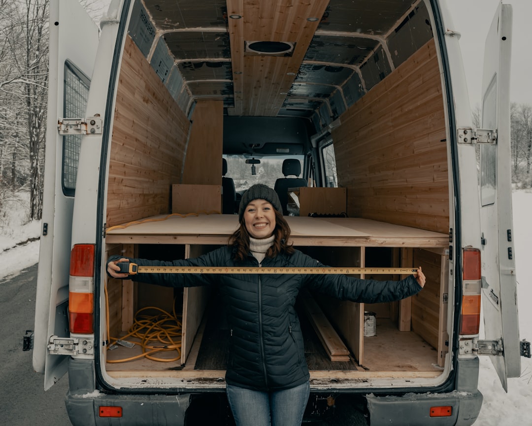 DIY vs. Professional Movers: Which Is Right for Your Move? — LuxeMove
