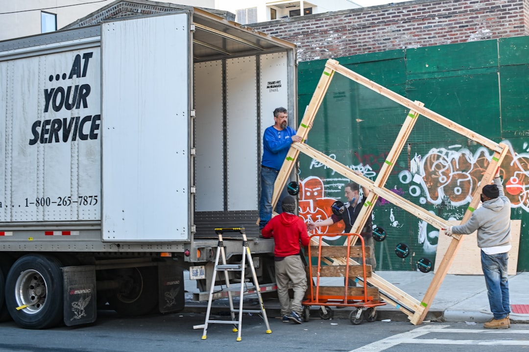 How to Choose a Long-Distance Moving Company: The Complete Vetting Guide — LuxeMove