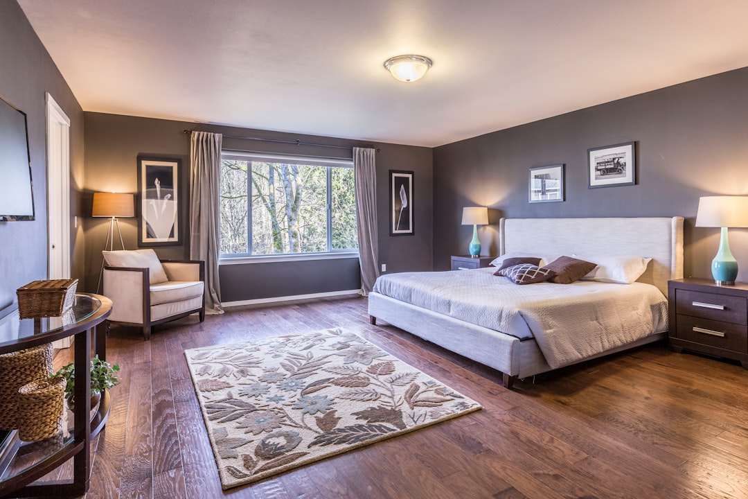 How to Pack a Bedroom for Moving: Clothes, Furniture, and Electronics — LuxeMove