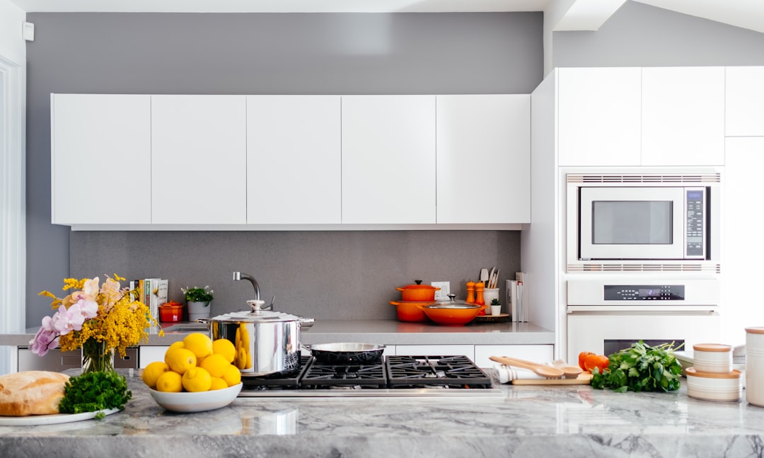 How to Pack a Kitchen for Moving: The Complete Guide — LuxeMove