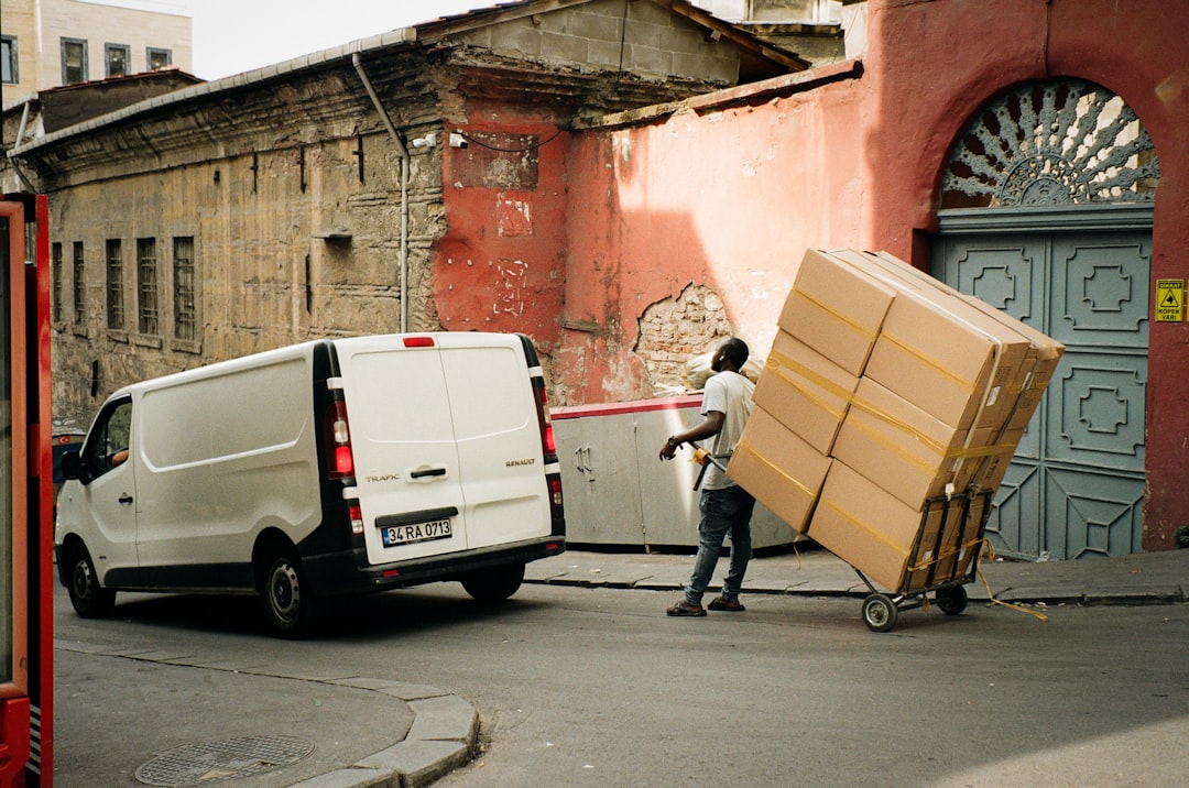 Moving Company Scams to Avoid: Warning Signs and How to Protect Yourself — LuxeMove