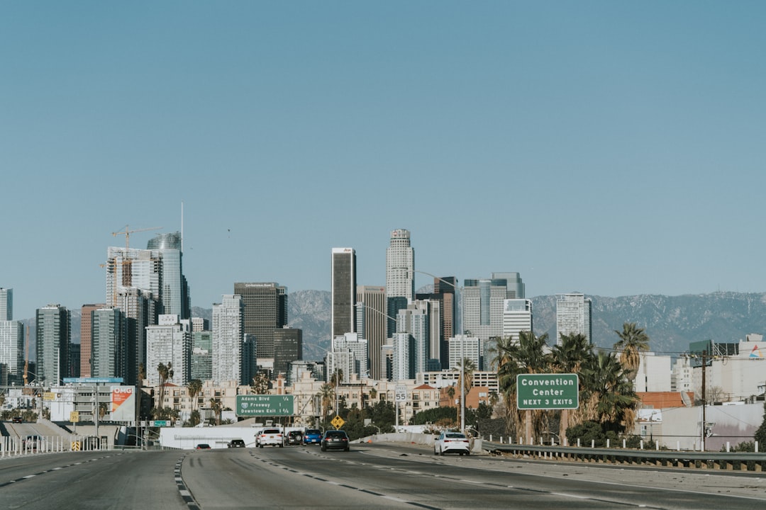 Moving on a Budget in Los Angeles: A Realistic Cost-Saving Guide — LuxeMove
