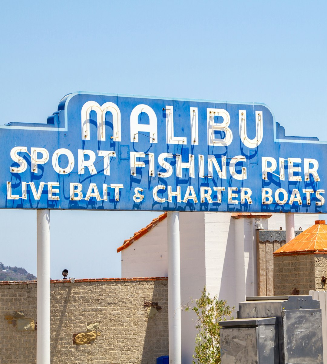 Moving to Malibu: A Complete Guide to Relocating to LA's Coastal Paradise — LuxeMove
